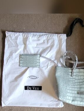 NWT De Vesi  De L'amour Blue/Gray  Crocodile-Embossed Tote, Wallet & Dust Bag